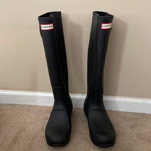 Hunter matte black rain boots